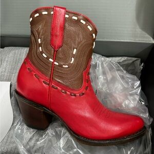 NWT Lucchese Bootie